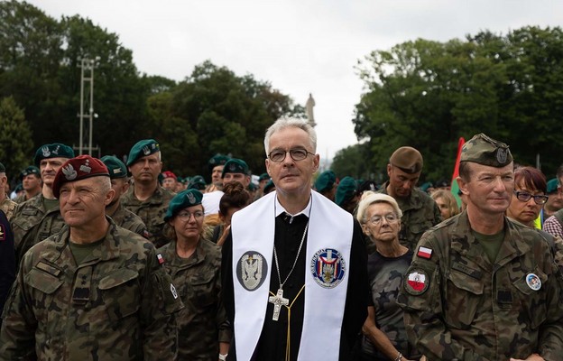 Biskup polowy Wojska Polskiego: Armia powinna być wspierana także w wymiarze duchowym