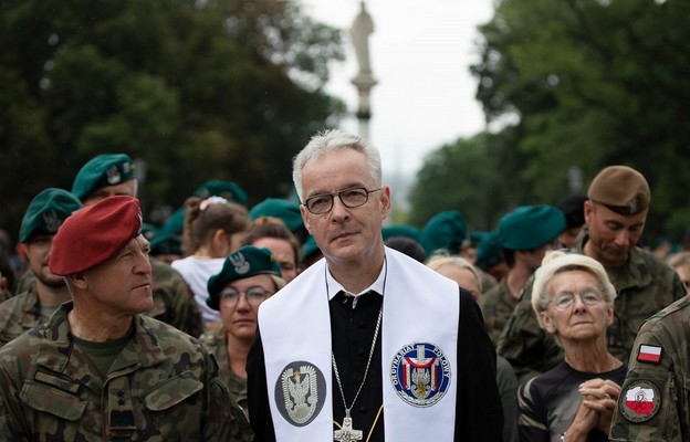 Warszawa: Biskup polowy odwiedził pacjentów i lekarzy Wojskowego Instytutu Medycznego