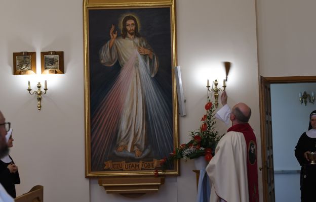 W kaplicy Zgromadzenia Sióstr Franciszkanek Rodziny Maryi w Krakowie ks. Zbigniew Bielas poświęcił obraz Pana Jezusa Miłosiernego