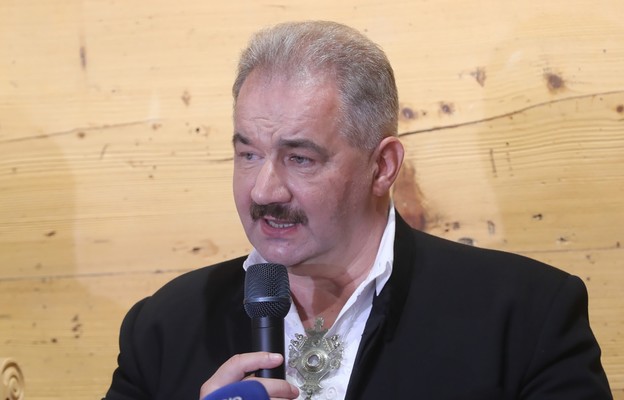 Burmistrz Zakopanego Leszek Dorula podczas konferencji prasowej otwierającej 53. Międzynarodowy Festiwal Folkloru Ziem Górskich w Zakopanem