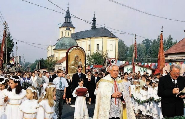 Procesja z wizerunkiem Matki Bożej Łaskawej na plac koronacyjny