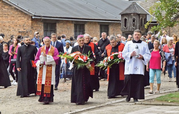 Hołd dla pomordowanych