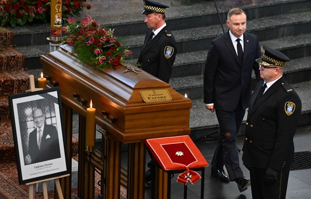 Prezydent RP Andrzej Duda podczas uroczystości pogrzebowych Tadeusza Ferenca w katedrze rzeszowskiej.