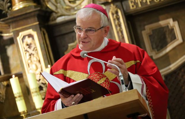 Bp Marek Mendyk: - Trzeba to pokolenie młodzieży uratować!