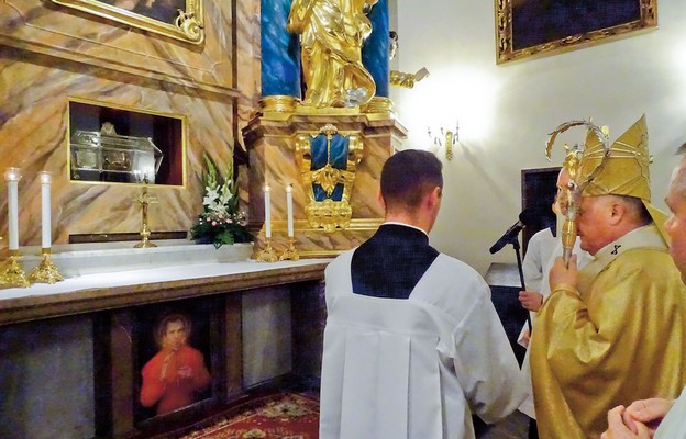 Przy relikwiach św. abp. Felińskiego w Kaplicy Literackiej odmówiono modlitwę i odśpiewano Apel Jasnogórski