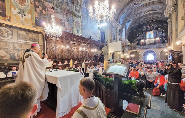 W 8. Diecezjalnej Pielgrzymce do Kalwarii Zebrzydowskiej wzięło udział blisko 900 pątników