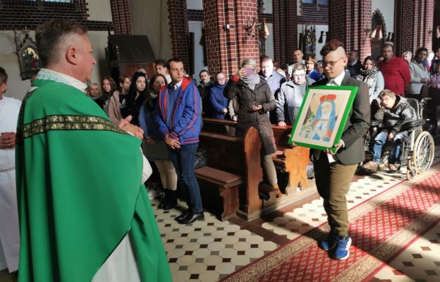 Eucharystia na rozpoczęcie roku szkolnego w SOSW w Dobroszycach