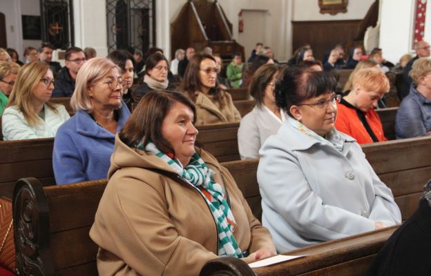 Nauczyciele i katecheci w czasie wykładu w rokitniańskiej bazylice