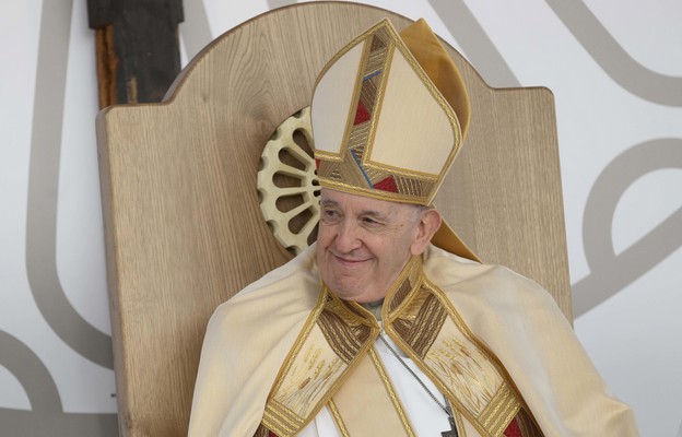 Papież  Franciszek podczas Mszy św. w Materze na południu Włoch, 25 września 2022 r., na zakończenie 27. Krajowego Kongresu Eucharystycznego.