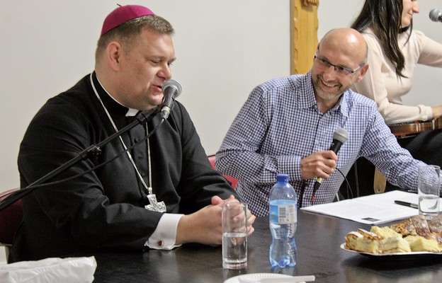 Spotkanie z biskupem poprowadził Sebastian Stempniewicz