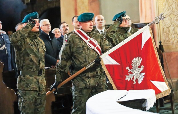 Uroczystości odbyły się z udziałem asysty wojskowej i Orkiestry Reprezentacyjnej Wojsk Lądowych