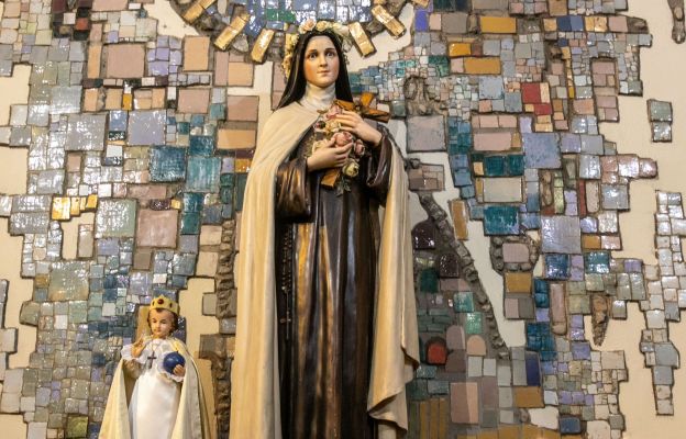 Łódź: Różane nieszpory o świętej Teresie od Dzieciątka Jezus w salezjańskiej świątyni