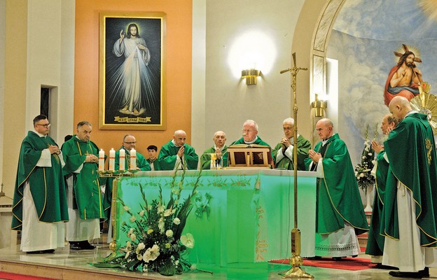 Kapłańskie spotkanie rozpoczęła Msza św.