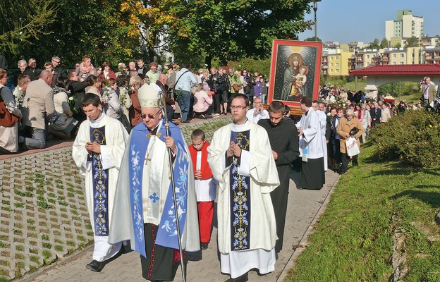 Różańcowa procesja z obrazem Matki Bożej Latyczowskiej (2014 r.)