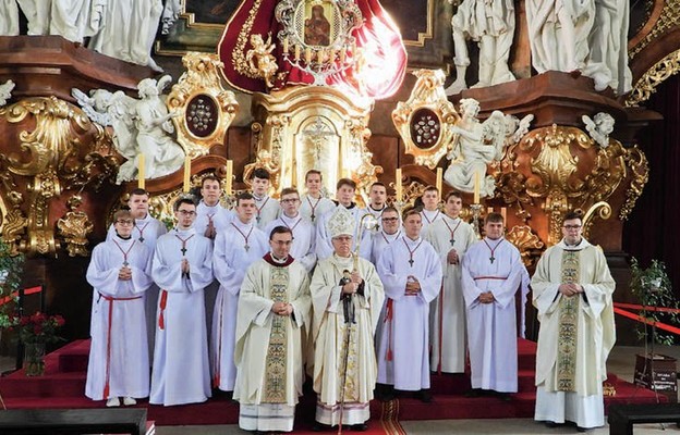 Wspólne zdjęcie z ceremoniarzami