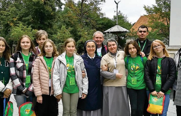 Delegacja diecezji toruńskiej z siostrami – sekretarz generalną Papieskiego  Dzieła Misyjnego Dzieci i  sekretarz krajową Papieskiego Dzieła Misyjnego Dzieci
