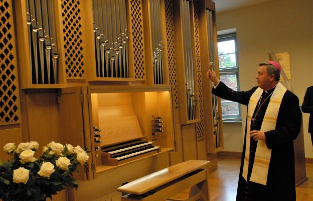 Abp Józef Kupny poświęcił organy w studium organistowskim.