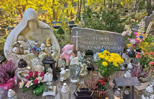 Grób dzieci utraconych na cmentarzu w Zielonej Górze