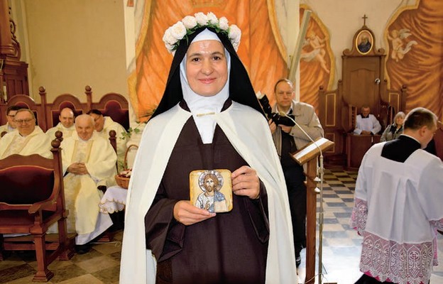 Jubilatka otrzymała ikonę Jezusa w darze od bp. Tadeusza Pikusa