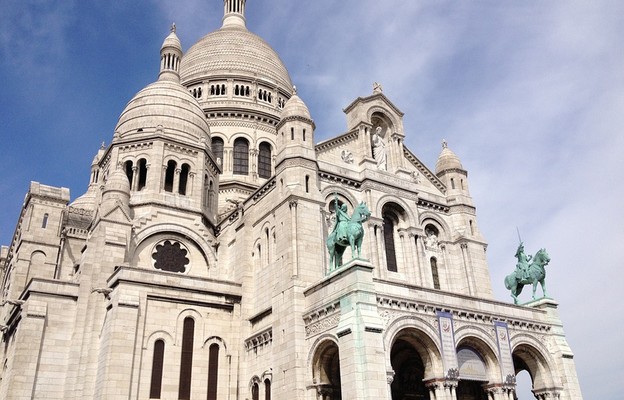 Bazylika Sacré-Cœur na Montmartrze.