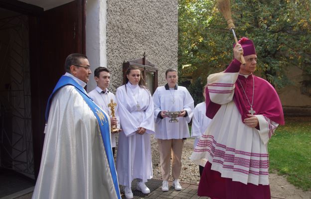 Powitanie kanoniczne biskupa w progach świątyni 