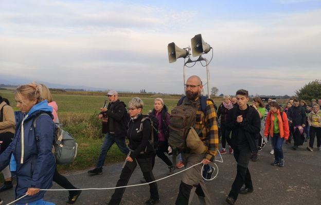 Pielgrzymi z Dzierżoniowa wyruszyli jeszcze przed świtem