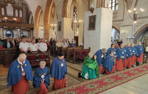 Uroczysta Msza święta za Ojczyznę zawsze połączona jest z adoracją relikwii patrona Polski