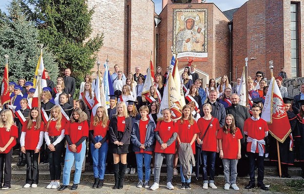 W Legnicy zagościli delegaci szkół papieskich, szkół św. Jadwigi i wolontariusze Caritas