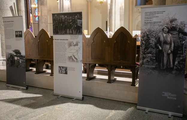 „Byli sąsiadami. Ludzkie wybory i zachowania w obliczu Zagłady” – wystawa w katedrze łódzkiej