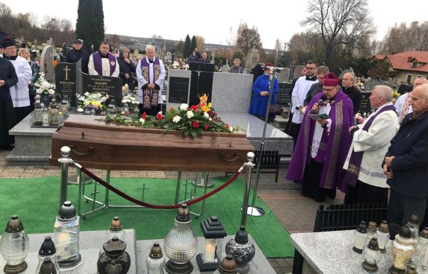 Uroczystościom żałobnym 7 listopada w Rozprzy przewodniczył bp Jacek Kiciński