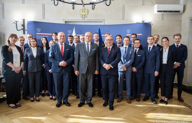 Inauguracja aplikacji dyplomatyczno-konsularnej 2022 z udziałem Ministra Zbigniewa Raua