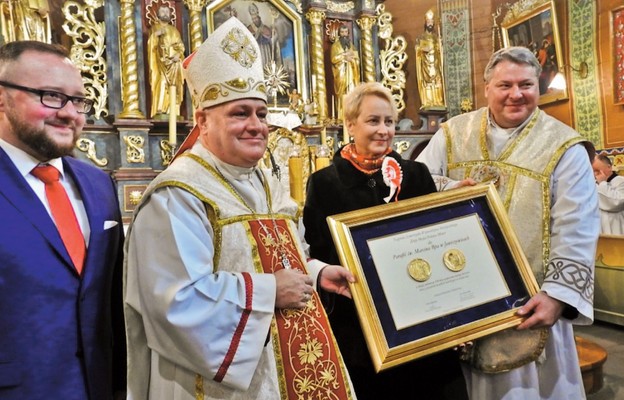 Parafia św. Marcina w Jawiszowicach została odznaczona Złotym Medalem Polonia Minor.