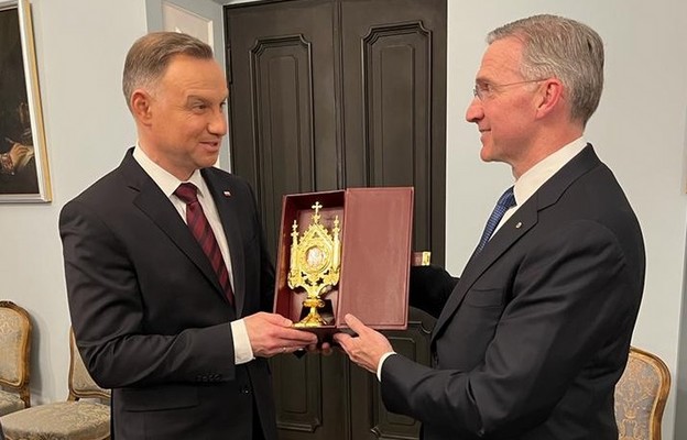 Prezydent Andrzej Duda z nagrodą od Rycerzy Kolumba