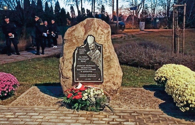 Obelisk pamięci ks. inf. Stanisława Maca