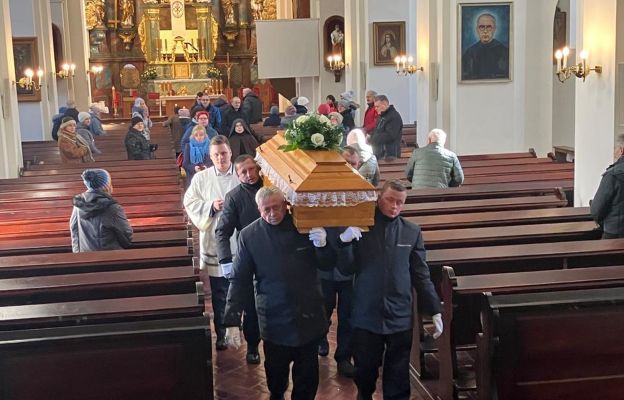 Uroczystości pogrzebowe odbyły się w kościele klasztornym Podwyższenia Krzyża Świętego