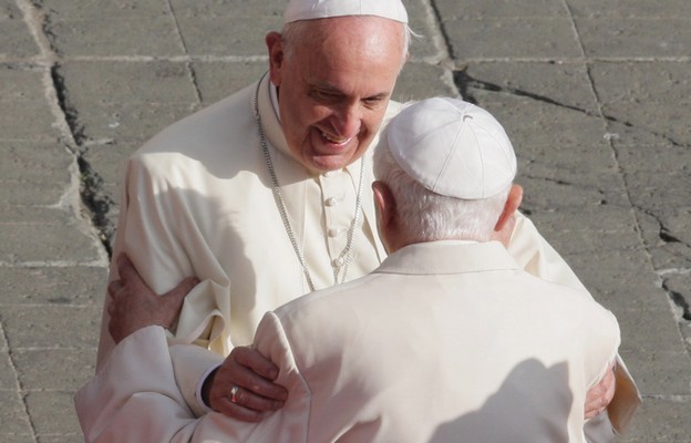 Kard. P. Parolin: „Nie powiodły się próby przeciwstawienia sobie dwóch papieży”