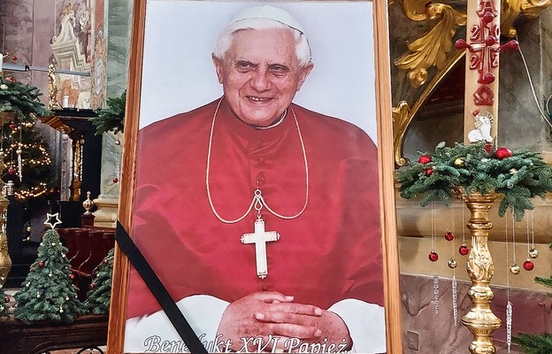 Rzym: Msza w intencji Benedykta XVI miesiąc po jego śmierci