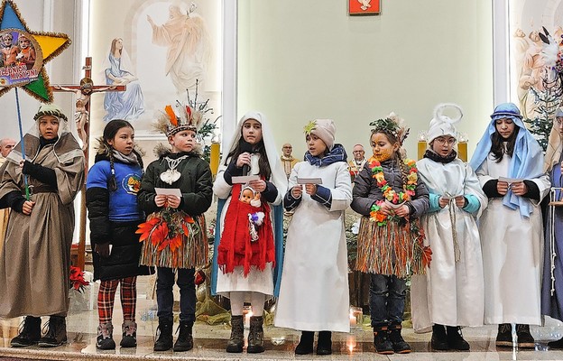 W przygotowanie liturgii włączyły się dzieci ze Szkoły Podstawowej Sióstr Urszulanek