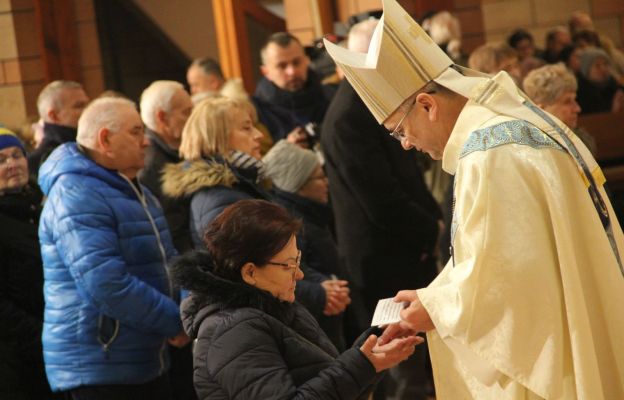 Bp Lityński udzielił sakramentu namaszczenia chorych w nowosolskim kościele św. Józefa Rzemieślnika