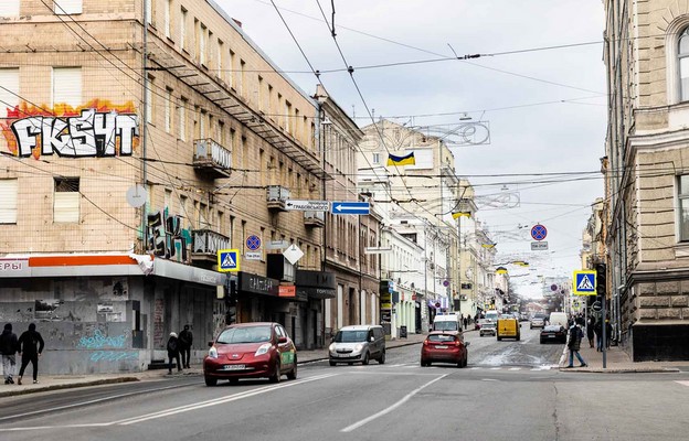 Miasto Charków opuściło wielu mieszkańców w obawie przed realną możliwością utraty życia)