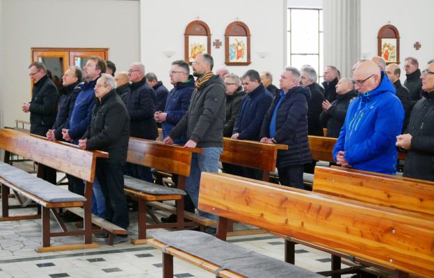 Nadzwyczajni Szafarze Komunii Świętej w czasie Eucharystii