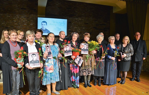 Po przedstawieniu był czas na gratulacje i wspólną, pamiątkową fotografię