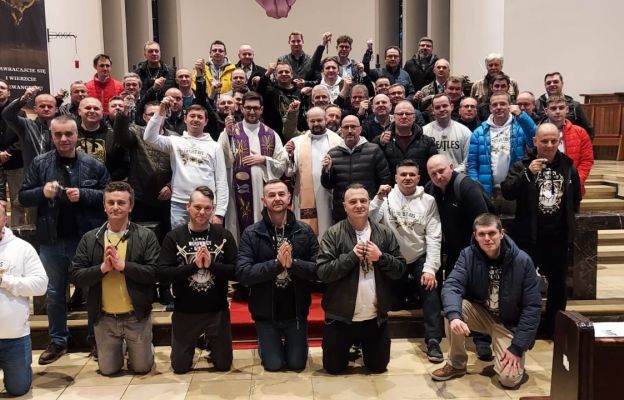 Mężczyźni w  Polskiej Misji Katolickiej w Münster