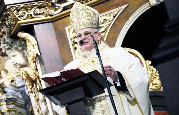 Bp Marek Mendyk przypomniał, że Bóg nie opuszcza człowieka w trudnościach