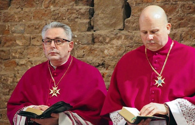 Po latach przerwy ponownie zasiedli w stallach w prezbiterium, gdzie nawiązując do minionych wieków, po raz pierwszy wspólnie odmówili Liturgię Godzin