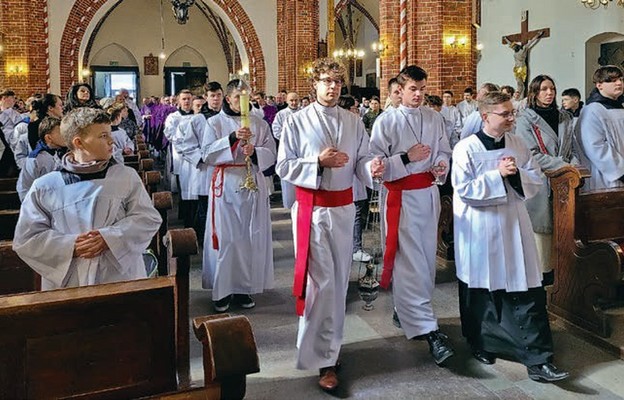 Służba liturgiczna przybyła z wielu stron diecezji