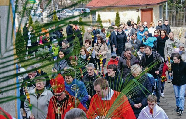 Podczas procesji z palmami w parafii św. Maksymilina Kolbego w Olkuszu
