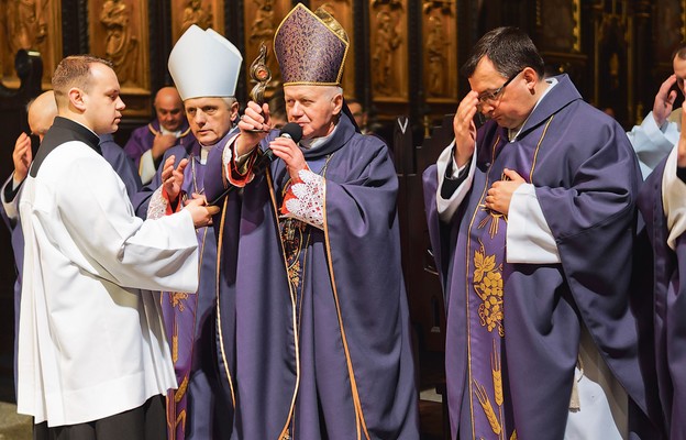 Błogosławieństwo relikwiami bł. ks. Balickiego