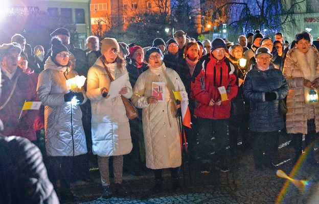 W modlitwie uczestniczyli przedstawiciele wielu pokoleń Legniczan