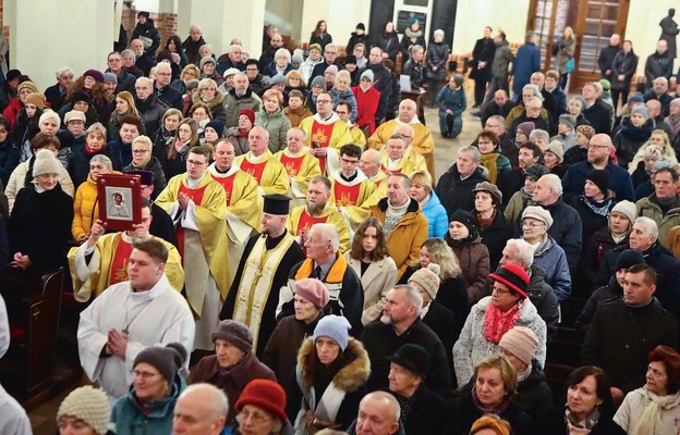 Mieszkańcy parafii i miasta zawierzeni św. Józefowi